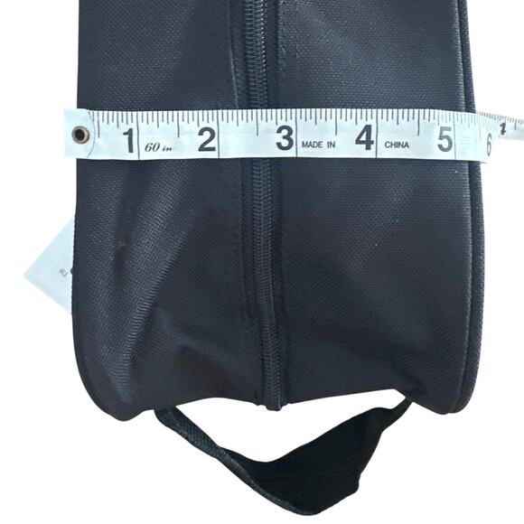 Travel Gear black large Toiletry bag simple zipper on one side and top - Picture 3 of 6